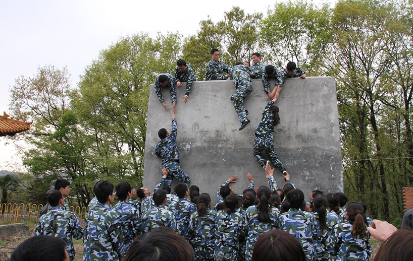 2013年4月，国凯置业薄山湖户外拓展训练